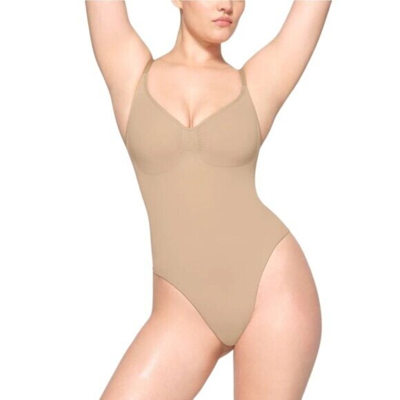 SKIMS Seamless Sculpting Thong Bodysuit Clay Beige XS (US 0-2) NWOT MSRP $70 - Picture 5 of 8